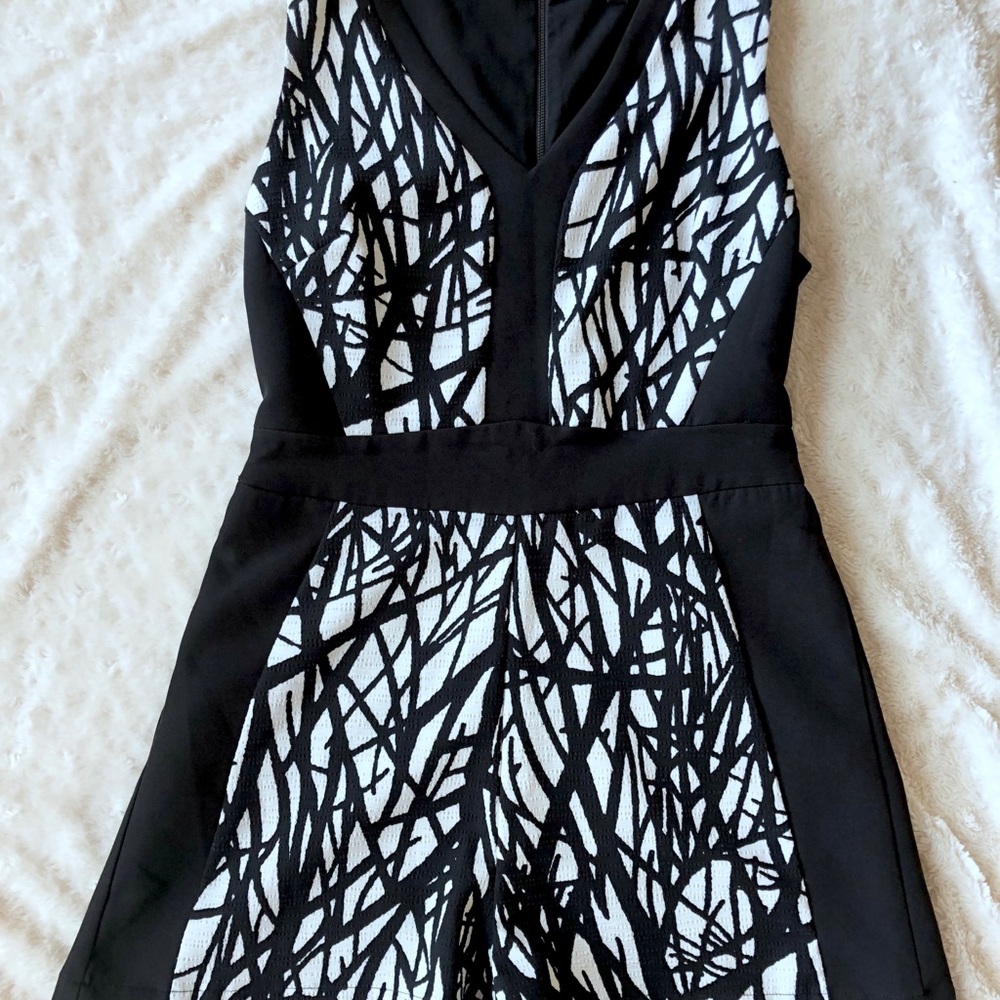 Adelen Rae romper - Picture 2 of 4